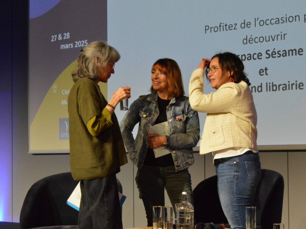 Échange entre professionnelles lors du colloque attachement